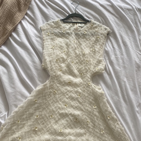 Stunning ivory white open cutting out with delicate flowers cute detailing. - Picture 4 of 16